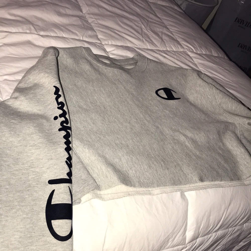 Grey Champion Cropped Crewneck !!